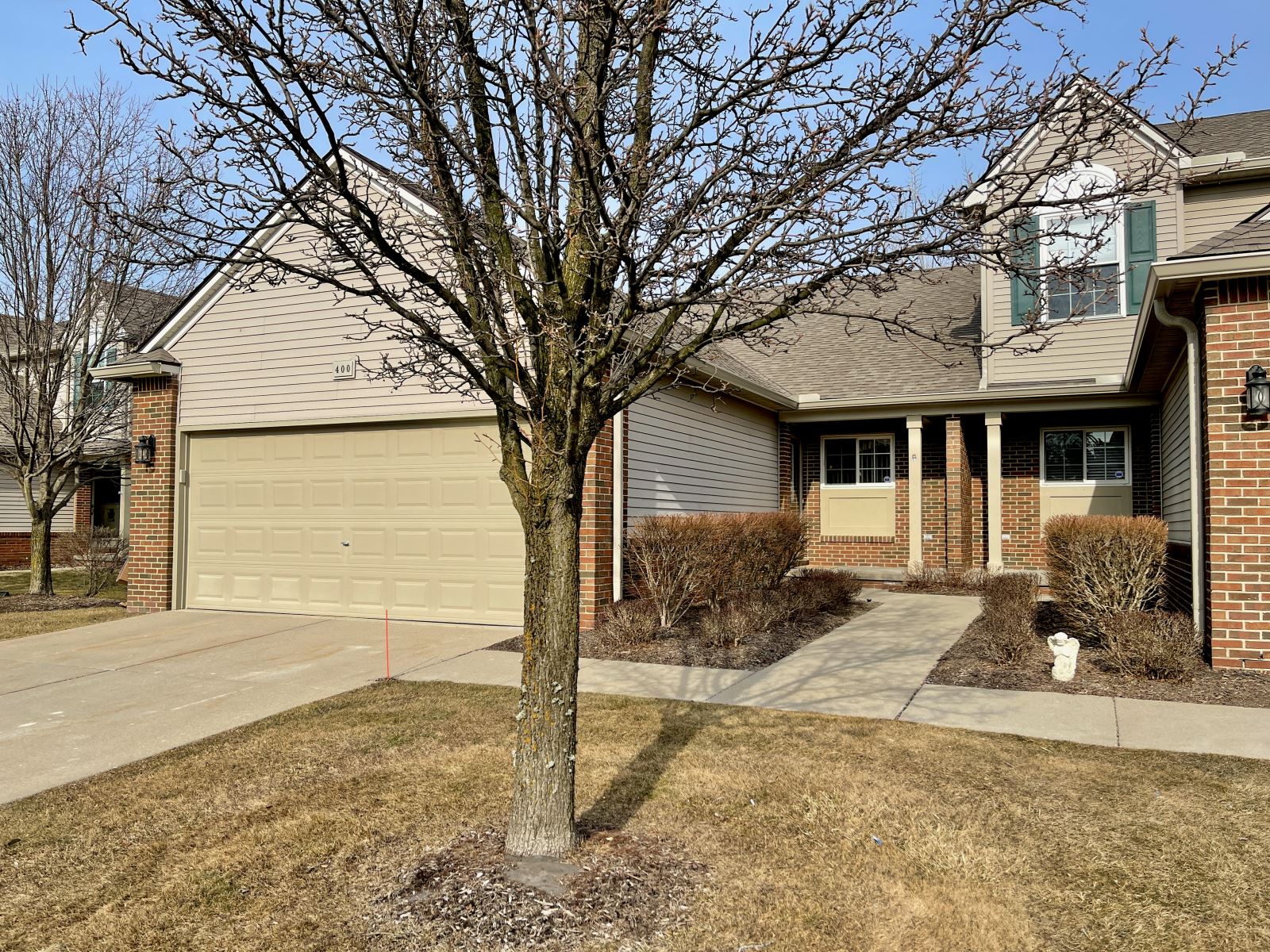 Howell 3 Bedroom Condo with Walk Out Basement FOR SALE 400 Newberry